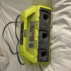 Ryobi one+ Green Battery supercharger